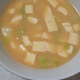 超シンプル！豆腐の味噌汁